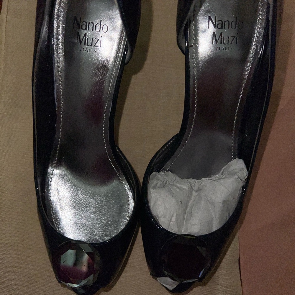 Nando Muzi Pumps size 7. Wear once.